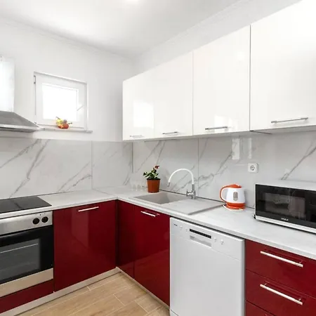 아파트 Alaga Tribalj