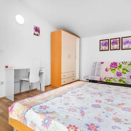 Apartment Alaga Tribunj (Sibenik-Knin)